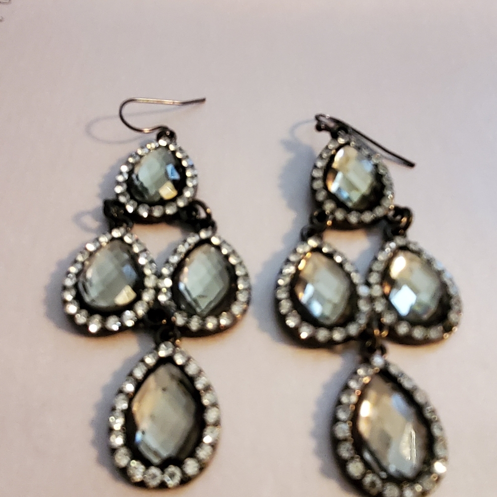 Earings - Picture 2 of 2